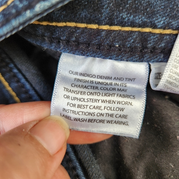 NWOT Wallflower Dark Wash Boot Cut Stretch Distressed Jeans - Size 7 - Picture 12 of 12